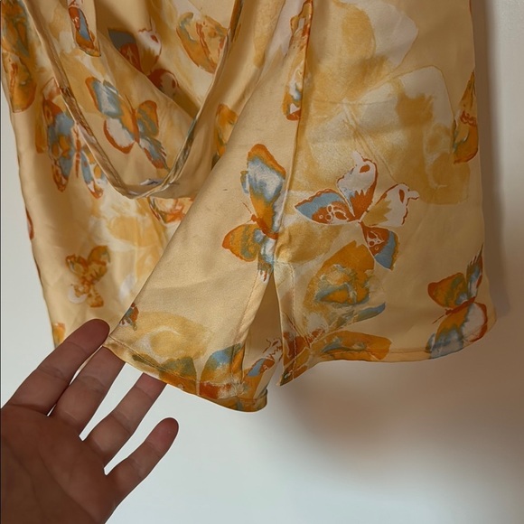 Lelia collections- Floral Halter Top - Yellow and Orange size medium - Picture 4 of 4